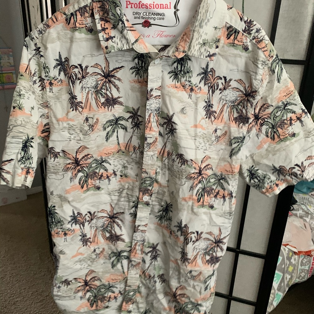 Men’s tropical button down